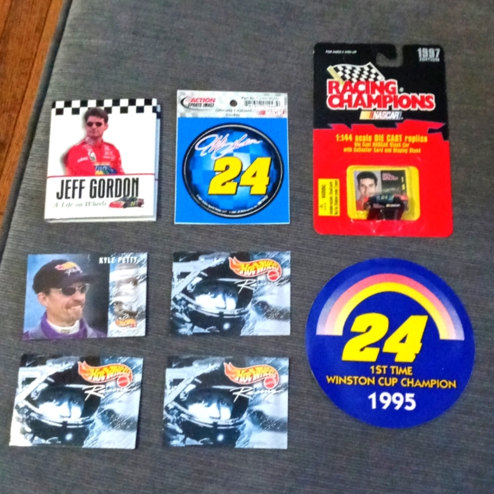 Hotwheels Nascar2000 cards,2 stickers,die casting mini car, Gordon book
